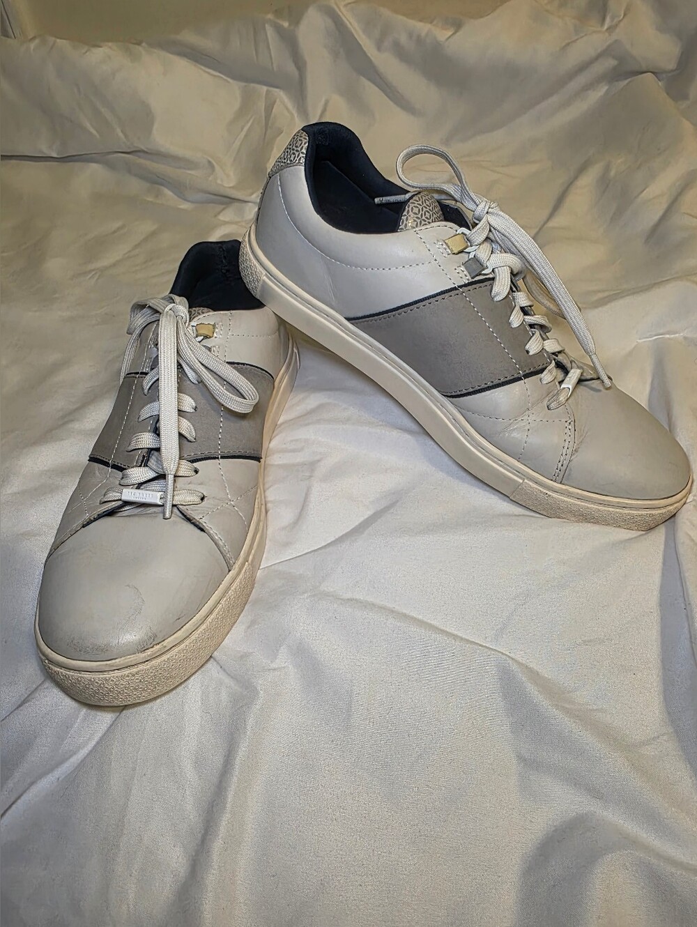 Ted Baker London Quana Mens Leather Lace Up Sneakers In Grey And White Size 9